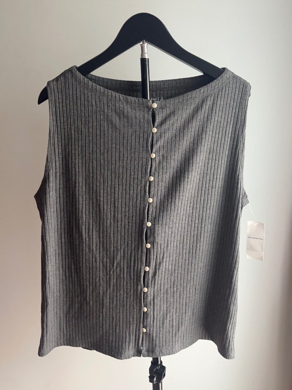 Button front boatneck sleeveless top in grey - Size L Abercrombie & Fitch